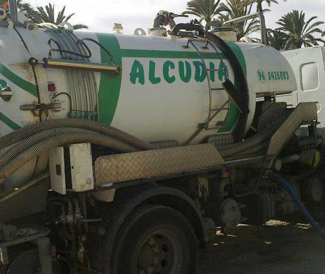 Desatascos Alcudia vehículo con cisterna